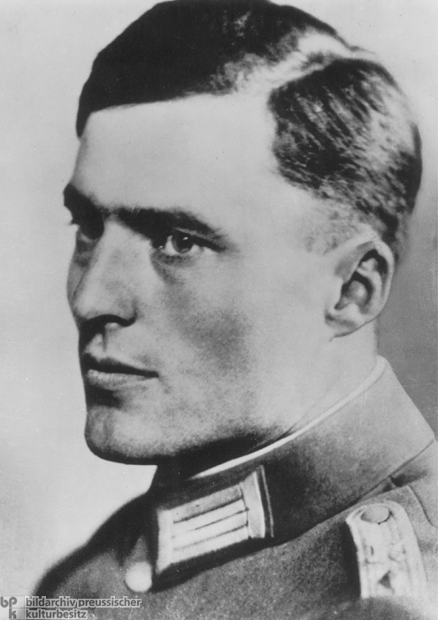 Claus Graf Schenk von Stauffenberg (1934)